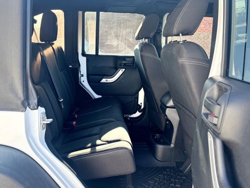Used 2016 Jeep Wrangler Unlimited Sahara image 24