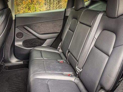 Used 2023 Tesla Model Y Performance image 37