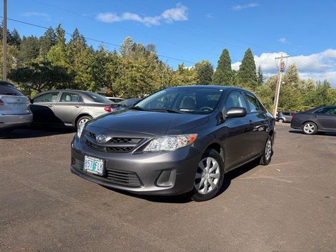 Used 2011 Toyota Corolla LE FWD image 2