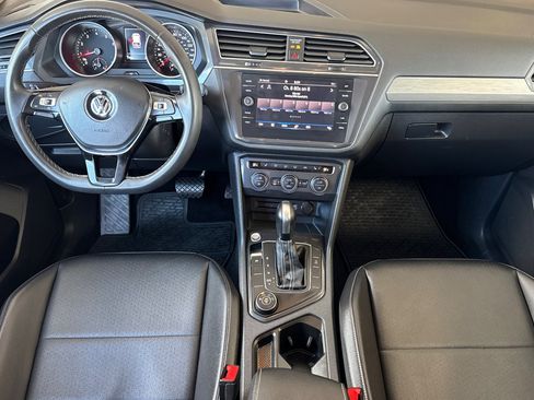 Used 2021 Volkswagen Tiguan SE image 10