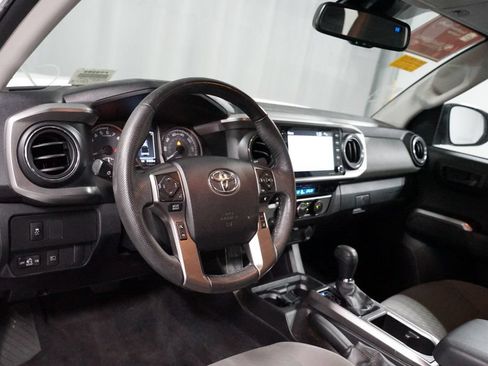 Used 2022 Toyota Tacoma SR5 RWD image 7