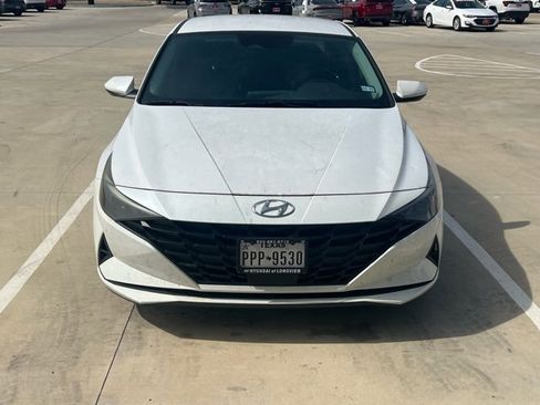Used 2021 Hyundai Elantra SEL w/ Convenience Package image 3