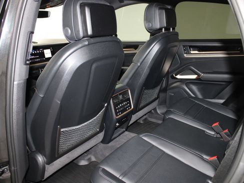 Used 2024 Porsche Cayenne Coupe AWD/4WD image 24