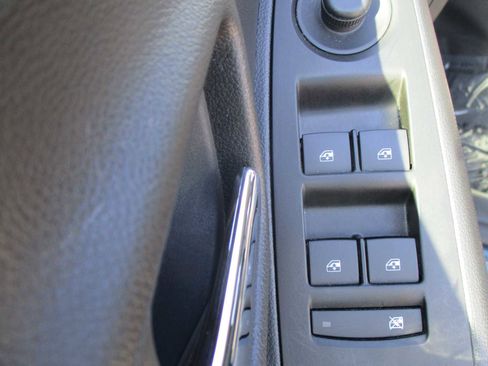 Used 2022 Chevrolet Trax LT w/ LT Convenience Package image 13