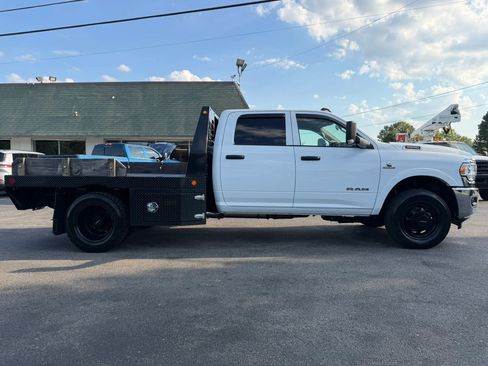 Used 2020 RAM 3500 Tradesman w/ Chrome Appearance Group AWD/4WD image 4