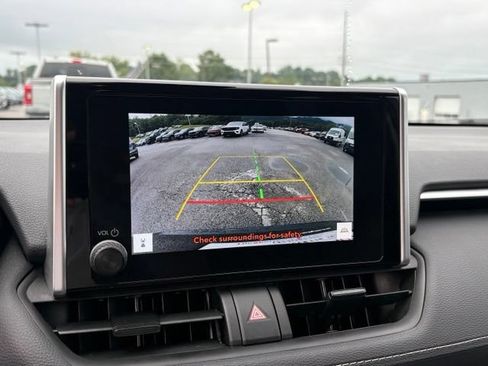 Used 2025 Toyota RAV4 XLE AWD/4WD image 5