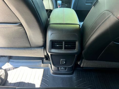 Certified 2024 Chevrolet Equinox RS w/ RS Leather Package AWD/4WD image 32
