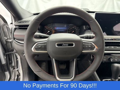 Used 2025 Jeep Compass Trailhawk image 17