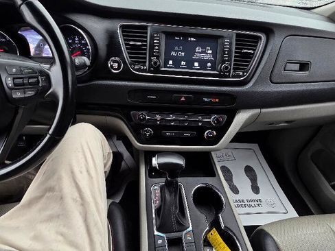 Used 2020 Kia Sedona EX image 19