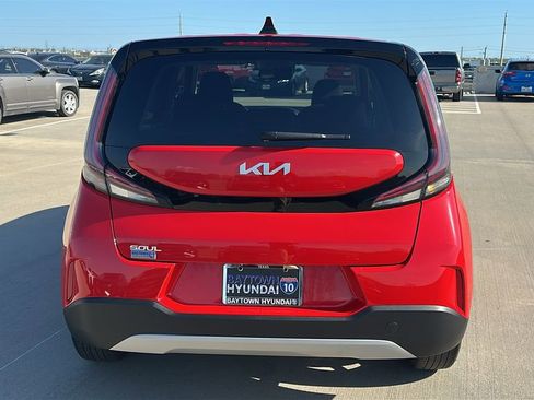 Used 2025 Kia Soul LX w/ LX Technology Package image 11