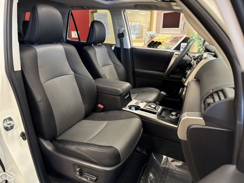 Used 2022 Toyota 4Runner SR5 Premium image 18