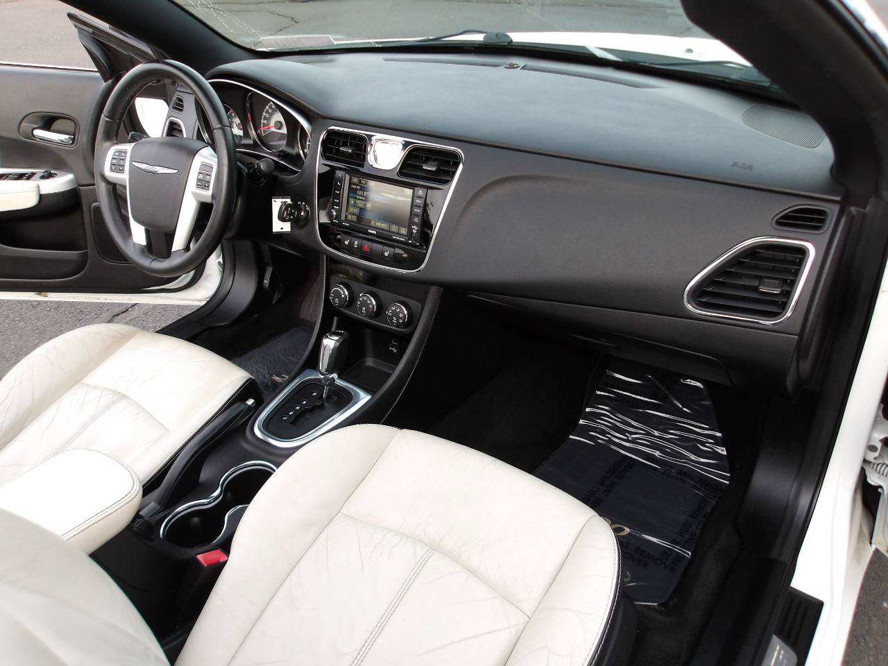 Used 2014 Chrysler 200 Limited FWD image 18