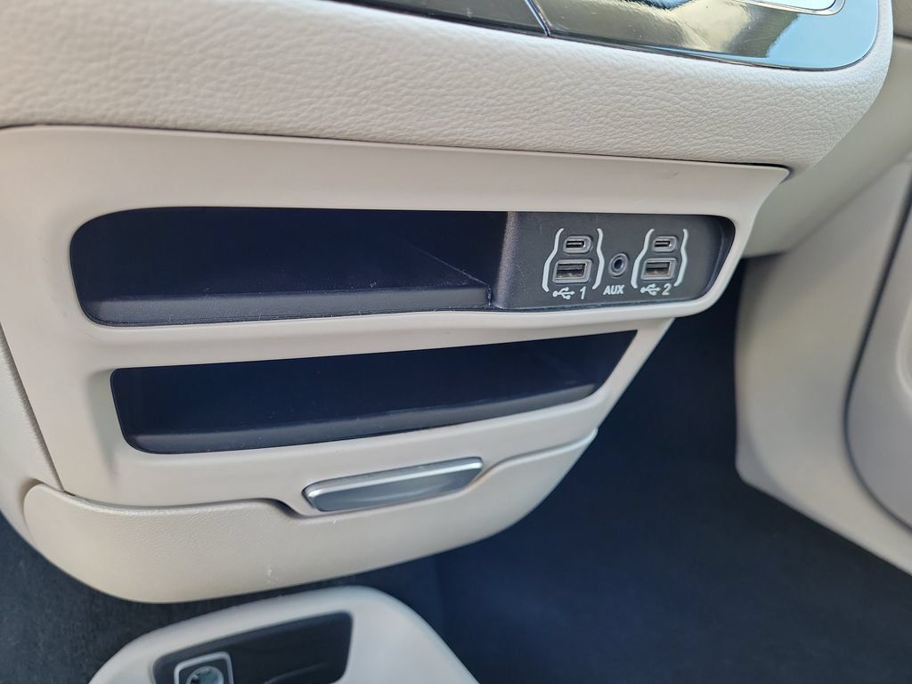 Used 2023 Chrysler Pacifica Touring-L FWD image 37