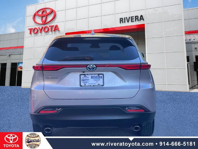 Used 2024 Toyota Venza LE AWD/4WD image 8