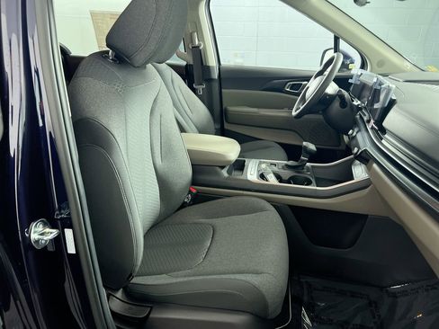 New 2026 Kia Carnival LX image 30