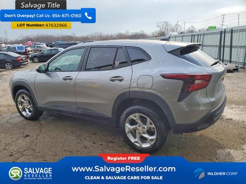 Used 2026 Chevrolet Trax LS w/ LS Convenience Package image 3