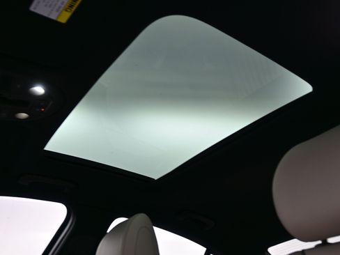 Certified 2023 Genesis G70 2.0T w/ Sport Prestige Package image 22