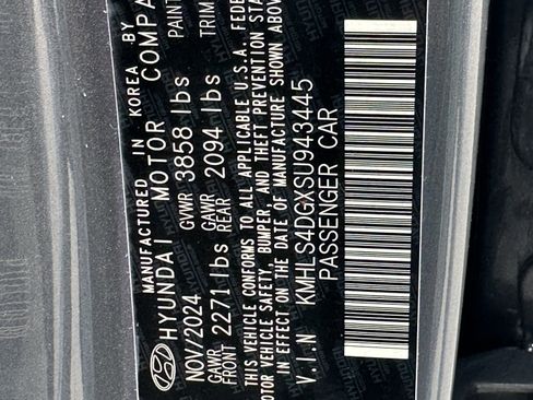 Used 2025 Hyundai Elantra SEL FWD image 33
