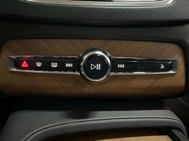 Used 2024 Volvo XC90 T8 Plus w/ Protection Package Premier AWD/4WD image 53