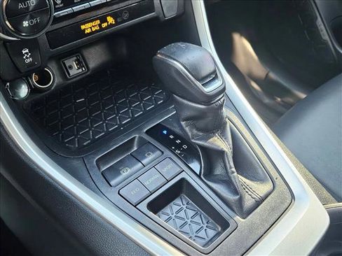 Used 2019 Toyota RAV4 XLE Premium image 12