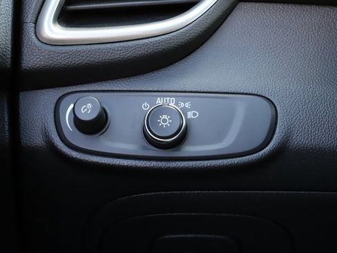 Used 2021 Chevrolet Trax LT w/ Redline Edition image 34