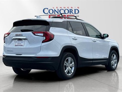 Used 2023 GMC Terrain SLE w/ Driver Convenience Package image 4