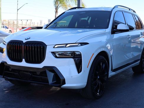 Used 2023 BMW X7 xDrive40i w/ Executive Package image 2