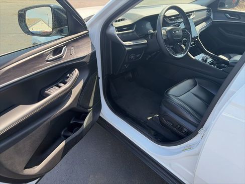 Certified 2023 Jeep Grand Cherokee L Limited image 19