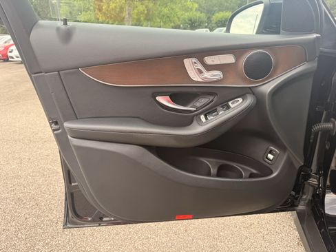 Used 2019 Mercedes-Benz GLC 300 4MATIC image 10