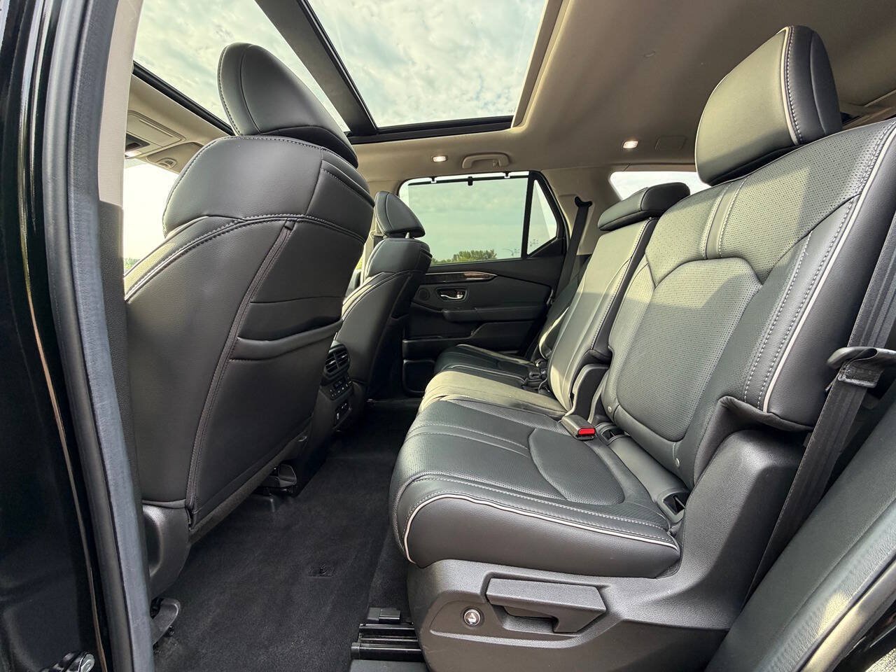Used 2025 Honda Pilot Elite image 14