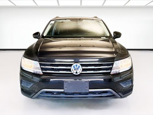 Used 2019 Volkswagen Tiguan SE w/ Panoramic Sunroof Package FWD image 2