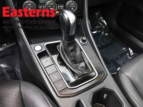 Used 2020 Volkswagen Jetta SE w/ SE Cold Weather Package image 13