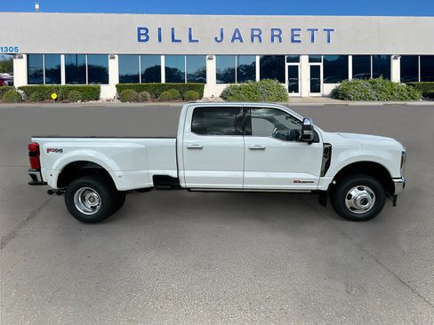 New 2026 Ford F350 4x4 Crew Cab DRW Super Duty image 3