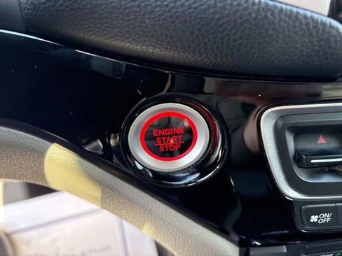 Used 2017 Honda Pilot Touring image 30