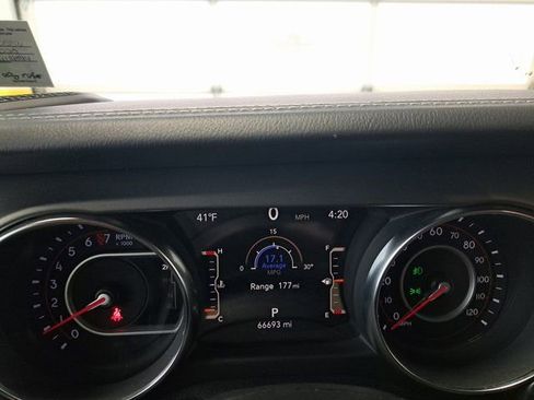 Used 2020 Jeep Gladiator Rubicon image 9