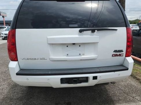 Used 2014 GMC Yukon XL SLT RWD image 3