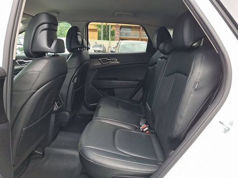Used 2024 Kia Sportage EX AWD/4WD image 11