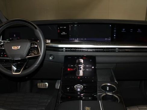 Used 2025 Cadillac Escalade V AWD/4WD image 14