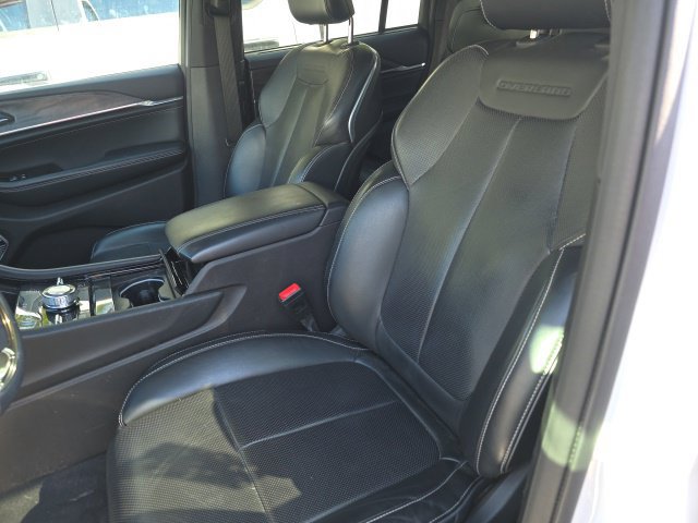 Used 2023 Jeep Grand Cherokee Overland w/ Luxury Tech Group IV AWD/4WD image 13
