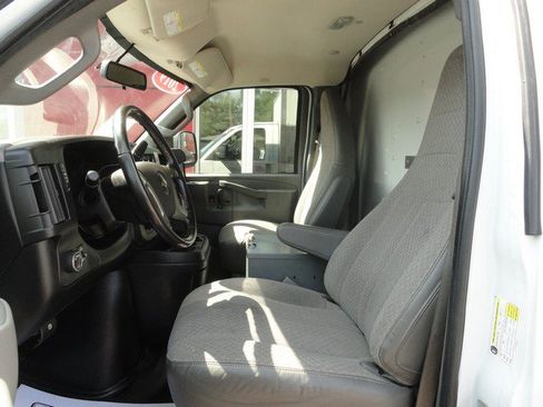 Used 2019 Chevrolet Express 3500 w/ Power Convenience Package RWD image 9
