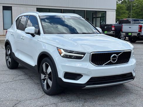 Used 2019 Volvo XC40 T5 Momentum AWD/4WD image 1