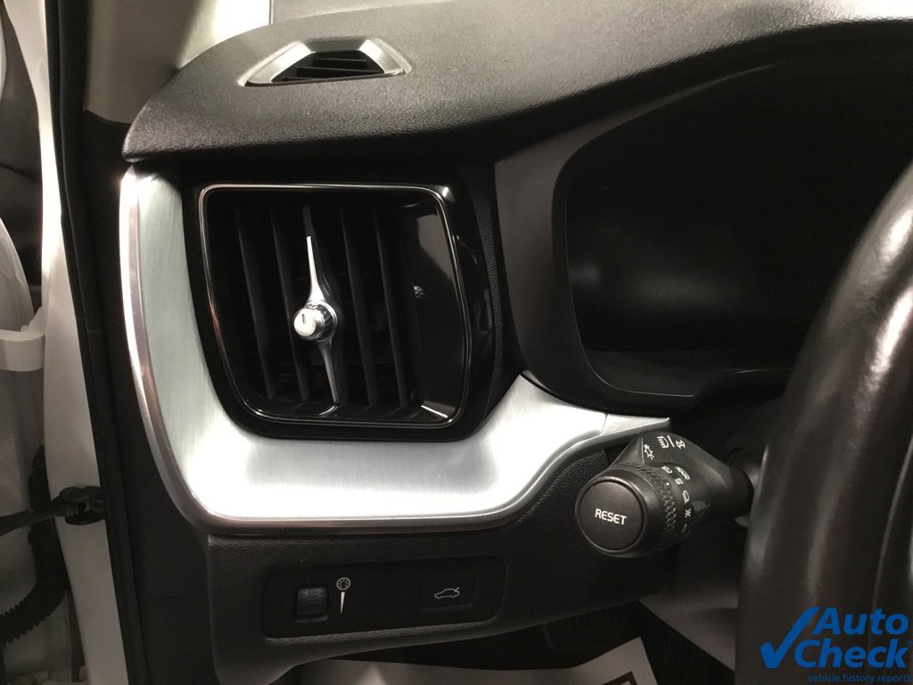 Used 2018 Volvo XC60 T5 Momentum w/ Vision Package AWD/4WD image 22