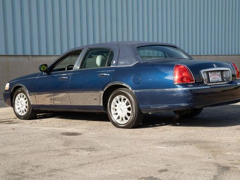 Used 2007 Lincoln Town Car Signature RWD image 15
