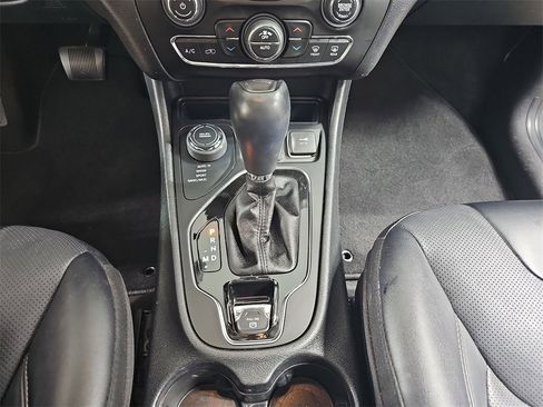 Used 2022 Jeep Cherokee Limited image 30