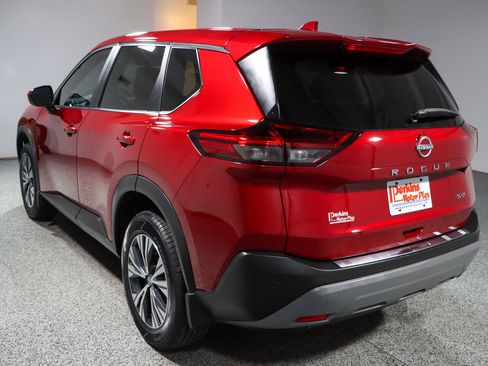Used 2023 Nissan Rogue SV image 9