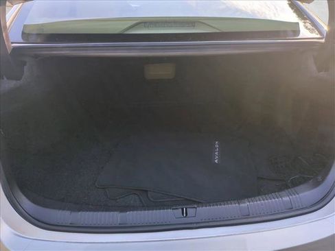 Used 2018 Toyota Avalon Touring image 6
