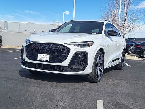 New 2025 Audi SQ5 Prestige image 4