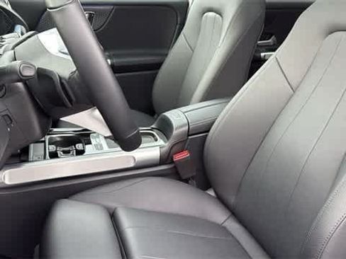Used 2025 Mercedes-Benz GLB 250 4MATIC image 27
