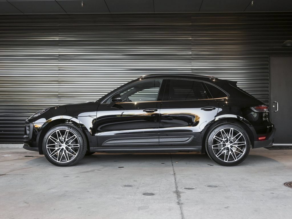 Certified 2026 Porsche Macan AWD/4WD image 2
