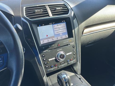 Used 2018 Ford Explorer Limited image 17